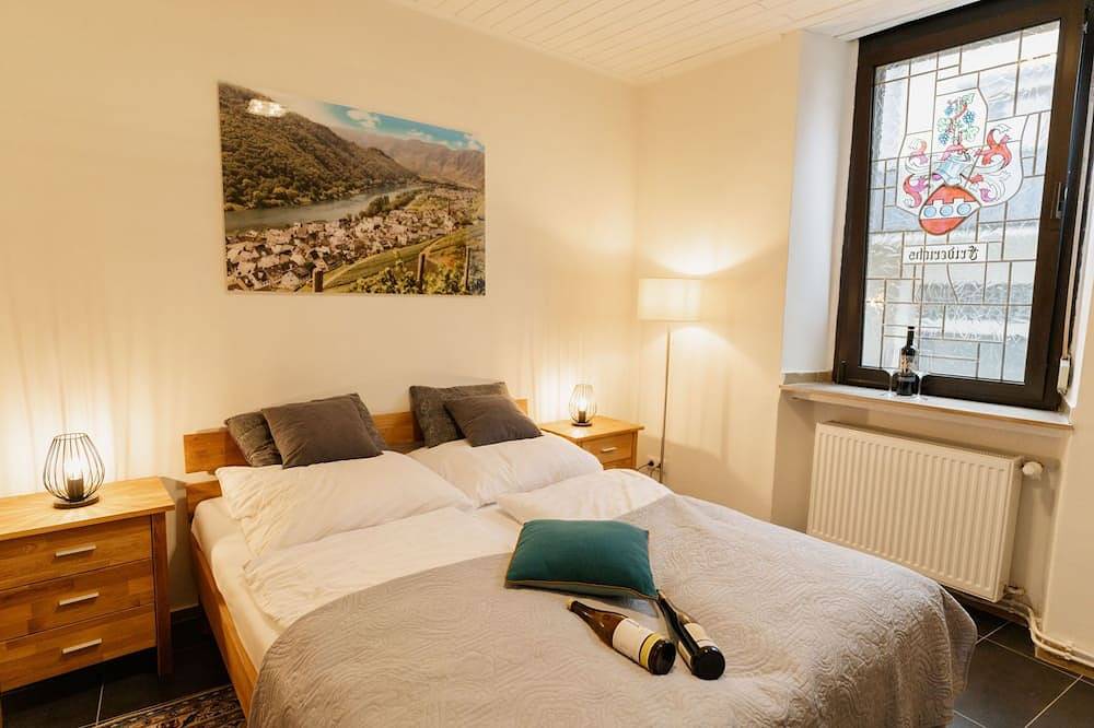 Ganze Wohnung, Gemütliches Winzerhaus mit großer Terrasse und Blick auf die Dächer von Ediger in Ediger-Eller, Cochem-Zell