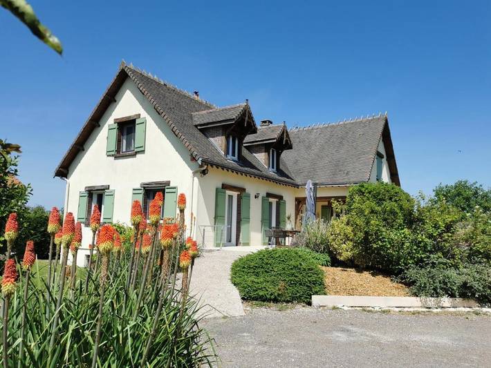 Location de vacances pour 8 personnes, avec piscine ainsi que jardin et vue à Géraudot - 4