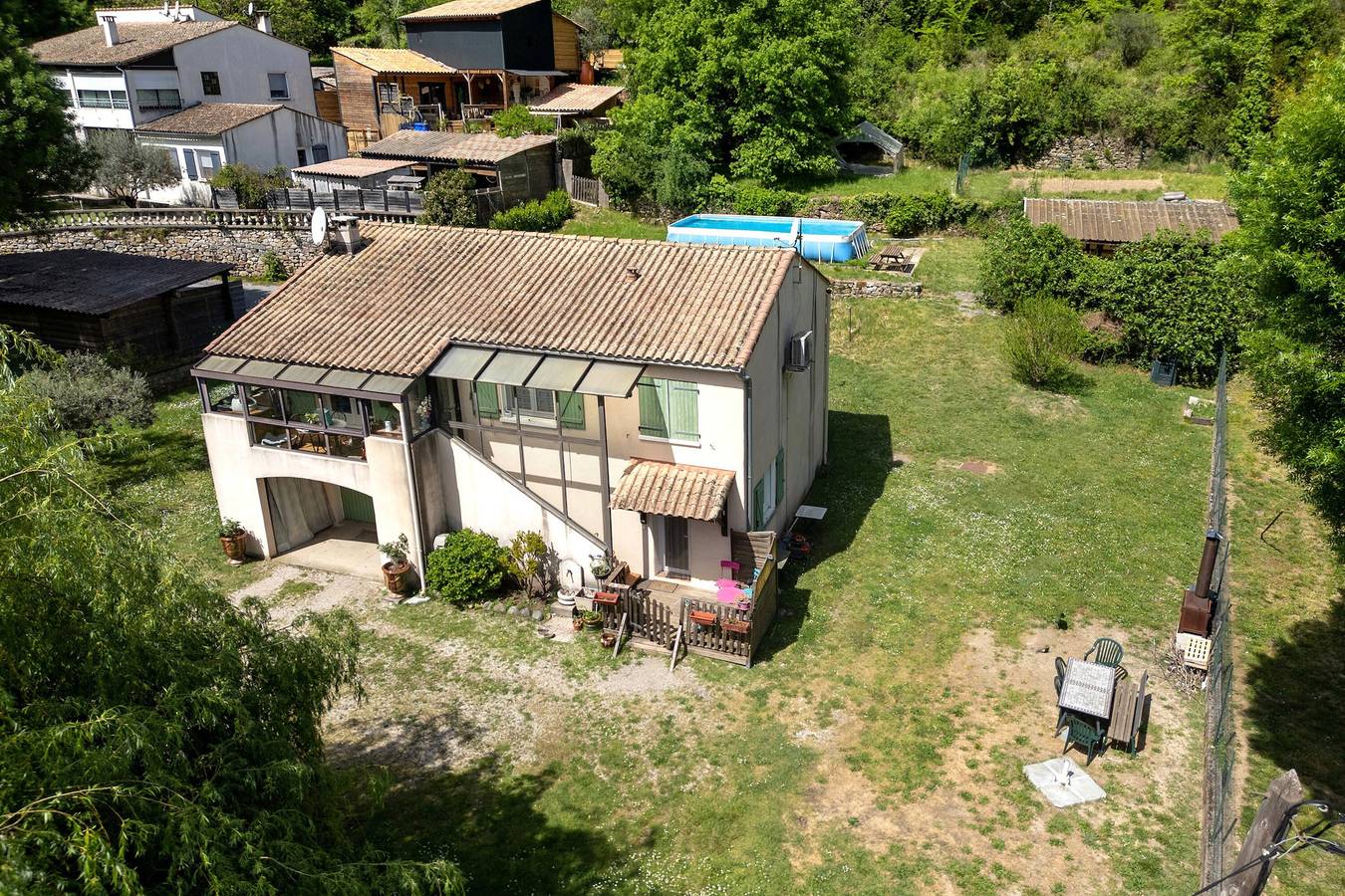 Appartement entier, Appartement « Maison De Campagne » avec vue sur la montagne, piscine partagée et Wi-Fi in Saint-Laurent-le-Minier, Région du Vigan