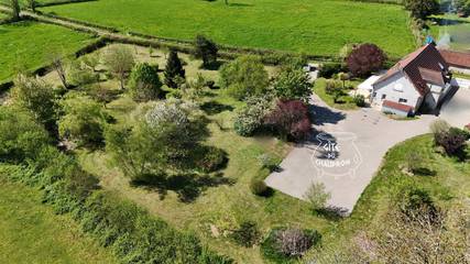 Gîte pour 15 personnes, avec jardin et vue, animaux acceptés à Blanot