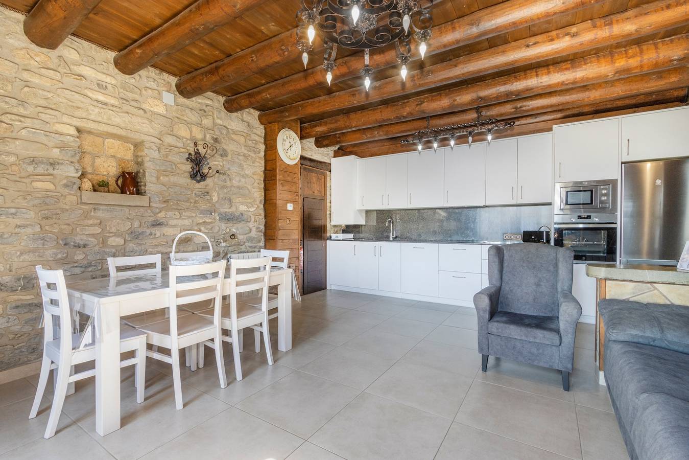 Apartamento 'Bachella' con vistas a la montaña, terraza privada y Wi-Fi in Fiscal, Pirineo Aragonés