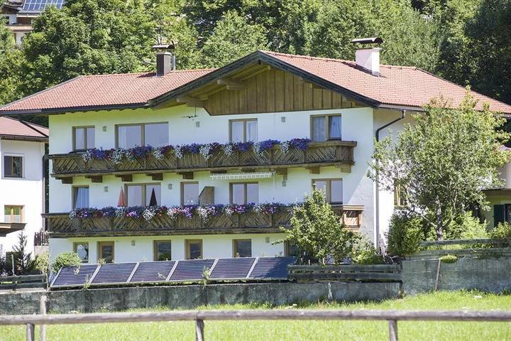Ferienwohnung für 4 Personen, mit Balkon und Garten sowie Ausblick in Kössen