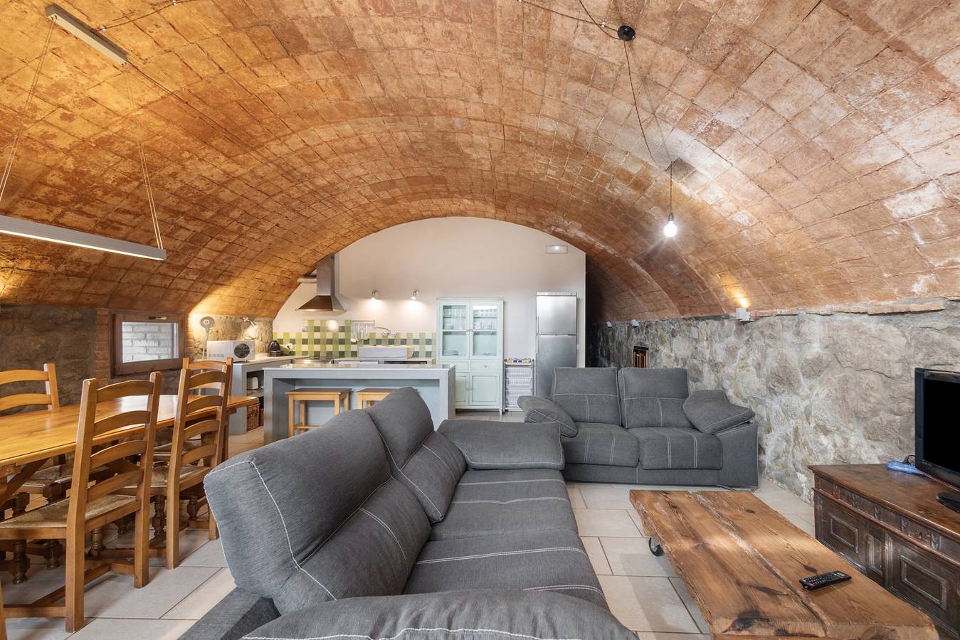 Maison de campagne 'Volta De Ferreres' avec vue sur les montagnes, piscine partagée et Wi-Fi in Olvan, Pyrénées espagnoles