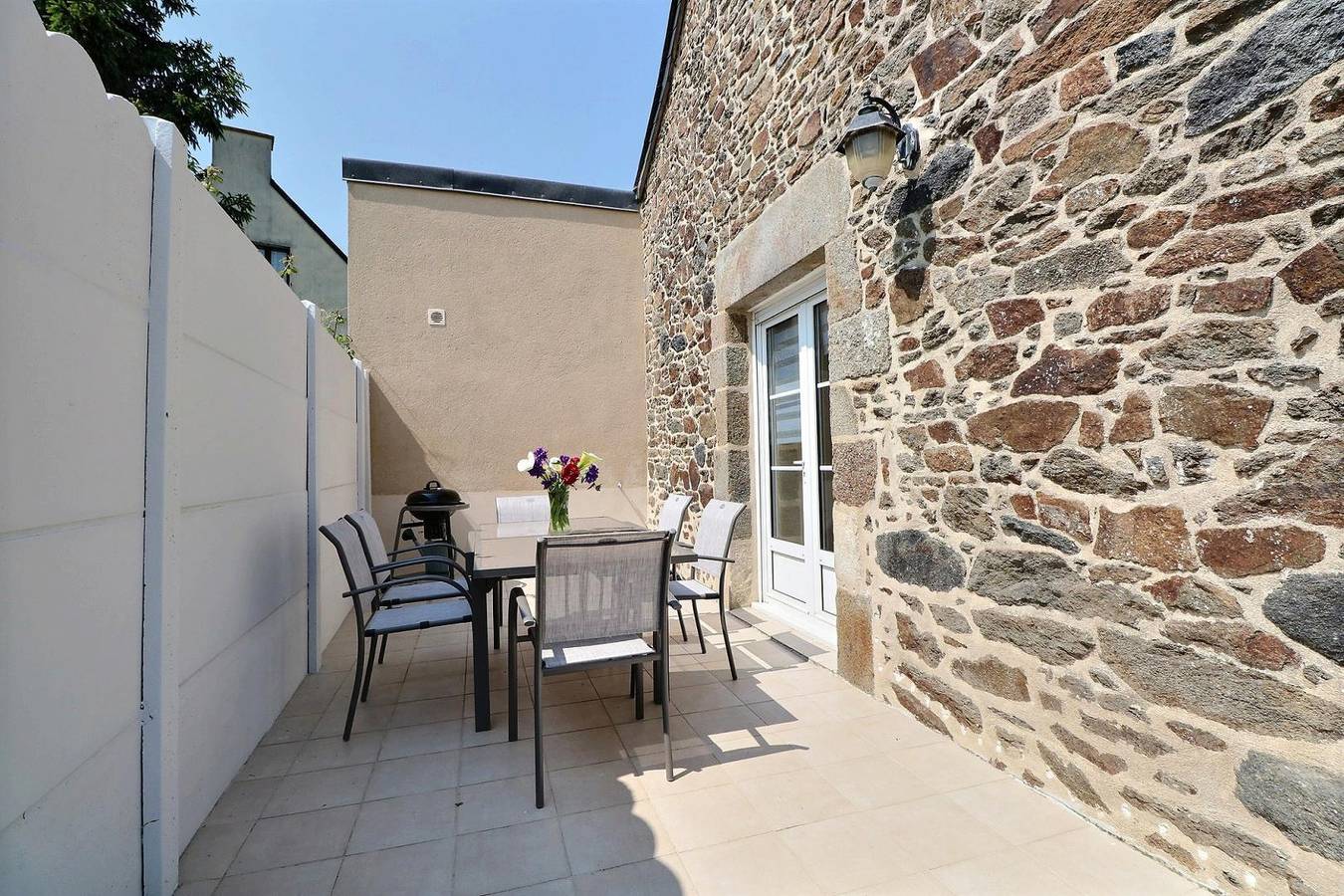 Charmant logement à Saint-Malo avec jardin et parking, proche Dinard in Saint-Guinoux, Région de Saint-Malo