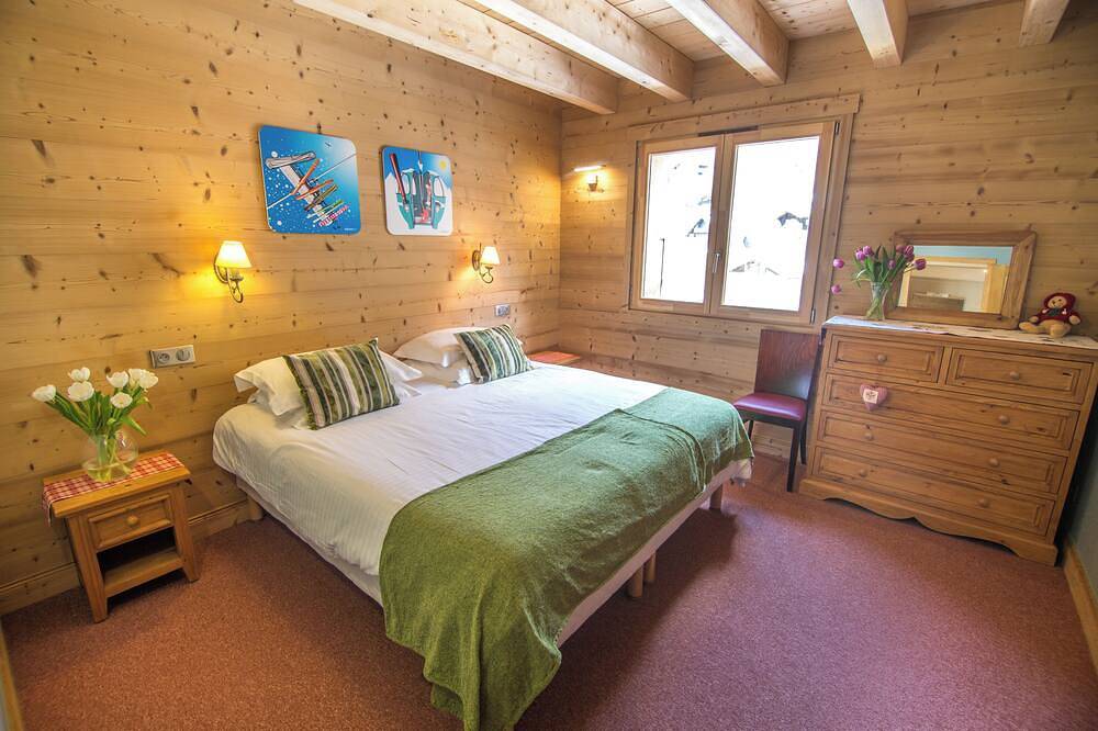 5 minutes to gondola, spectacular valley views, hot tub, Samoens/Verchaix in Verchaix, Bonneville region