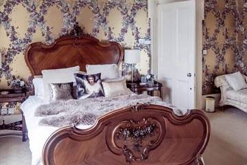 Holiday Rental for 22 People in Huddersfield, West Yorkshire, Photo 1