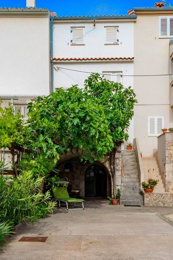 Ferienhaus für 8 Personen, mit Ausblick und Garten, mit Haustier in Punat - 2