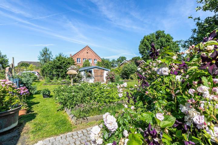 Entire apartment, Apartment Klein Bullerbü in Schülp an der Nord Sea with Shared Terrace, Garden and Wi-Fi in Schülp, Eider-Treene-Sorge