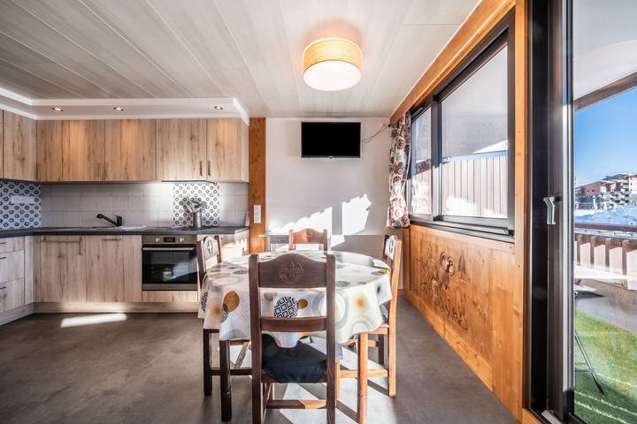 Apartamento entero, Apartamento 'Les Mouflons 1500' con vistas a las montañas, balcón y Wi-Fi in Le Praz de Lys, Taninges
