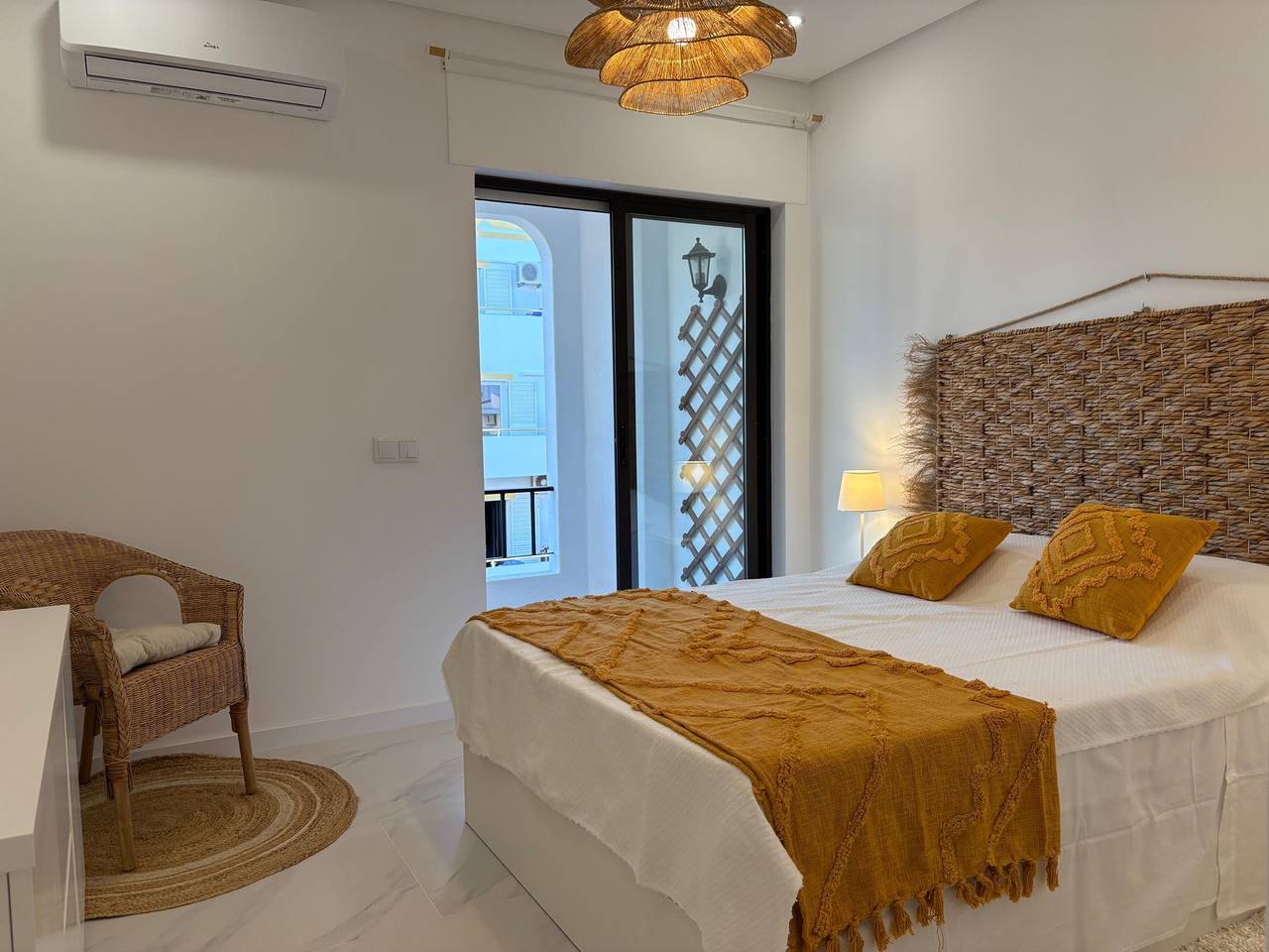 Entire apartment, Apartment 'Farol' with Balcony, Wi-Fi and Air Conditioning in Carvoeiro, Lagoa