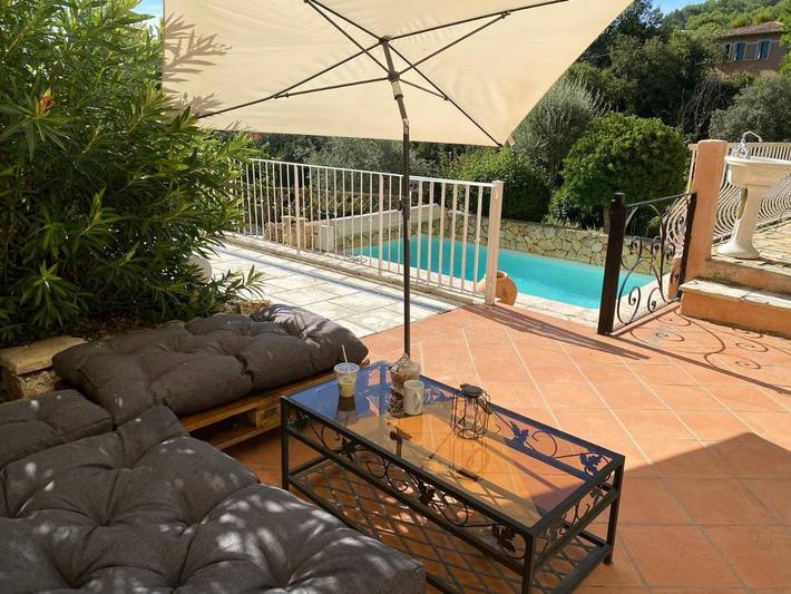 Appartement de vacances pour 6 personnes, avec jardin ainsi que vue et piscine