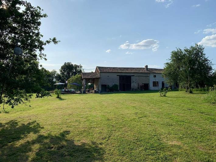Gîte pour 3 personnes, avec piscine et terrasse ainsi que jardin et vue à Eygurande-et-Gardedeuil - 2