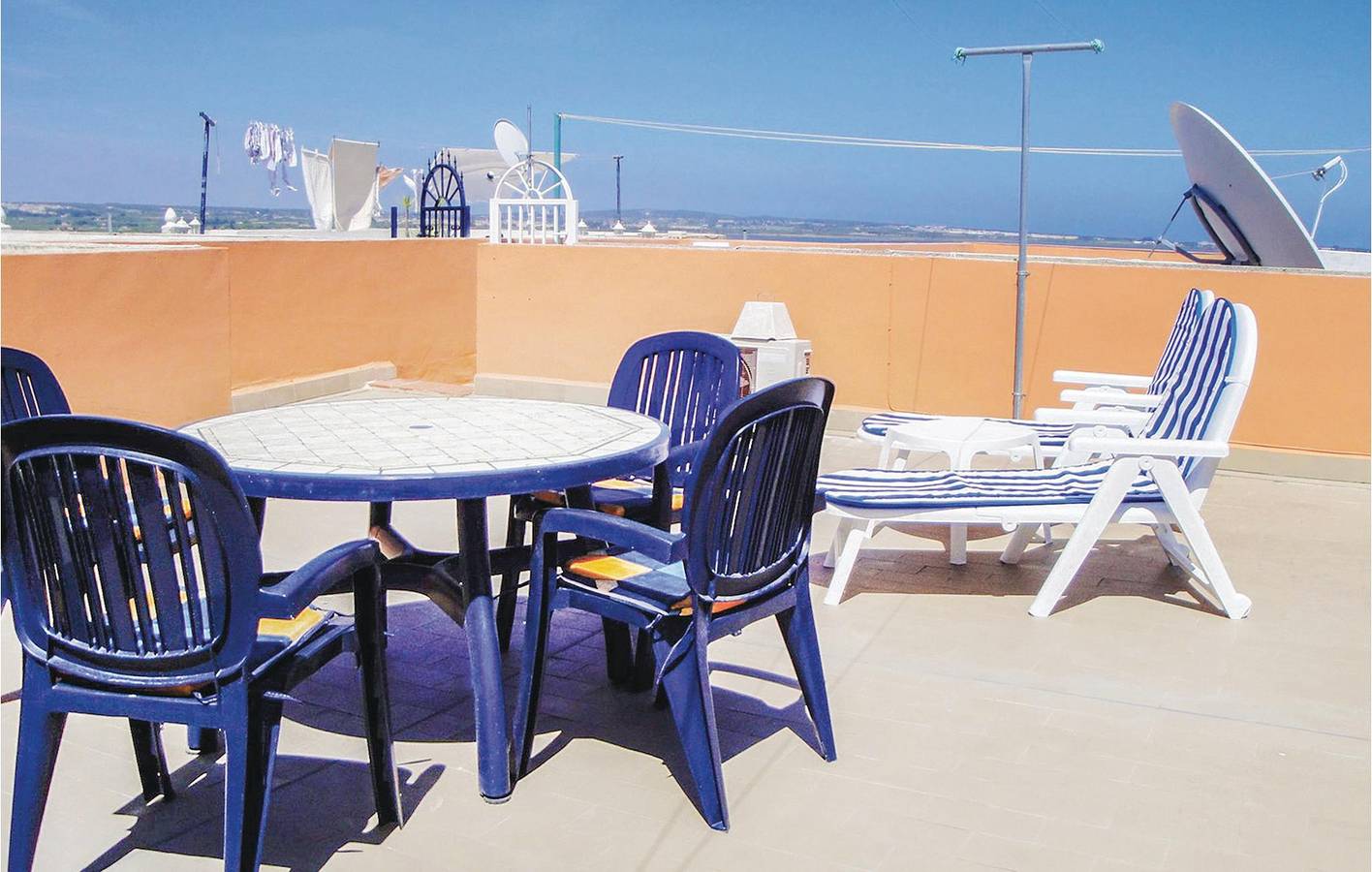 Ganze Ferienwohnung, Poolterrassen-Apartment mit Klimaanlage und Internet in El Chaparral, Torrevieja
