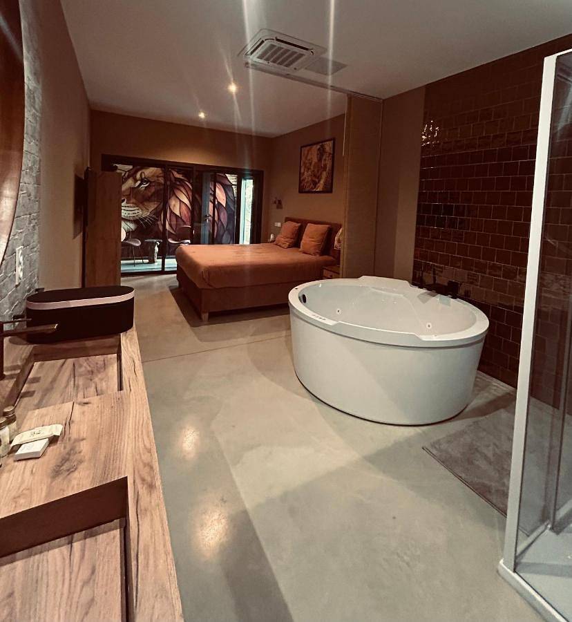 La Maison Coloniale Suites privatives de prestige in Torreilles, Côte d'Améthyste