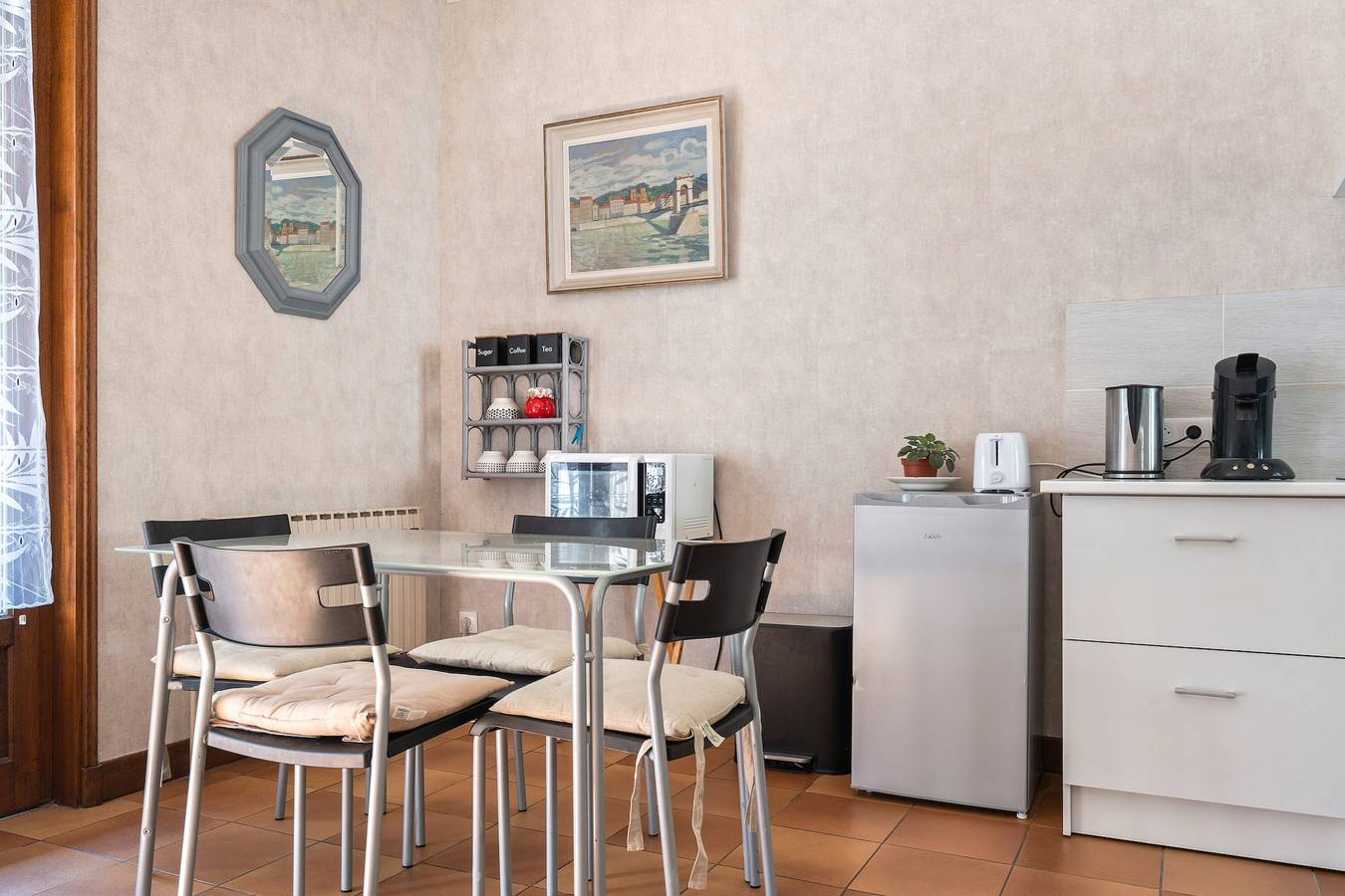 Studio entier, Studio 'Maupas' avec terrasse partagée et Wi-Fi in Vienne (Isère), Région de Vienne