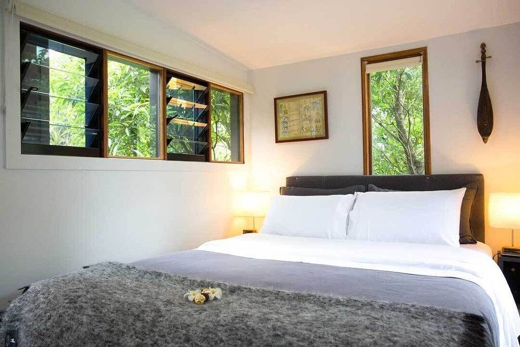 Am Ufer des Broughton Mill Creek und nur 450 m vom Stadtzentrum entfernt in Berry (NSW), New South Wales