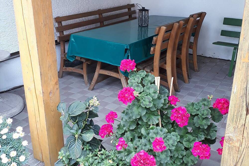 Ganze Wohnung, 3 Sterne Fewo,4 Personen!  familienfreundlich, ruhige zentraler Lage, neu renov. in Steinwiesen, Frankenwald