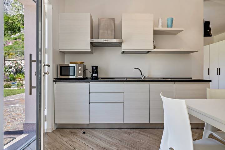 Entire apartment, Studio 'Monte Brento Gaggiolo 2' with Mountain View and Private Garden in Dro, Garda Mountains
