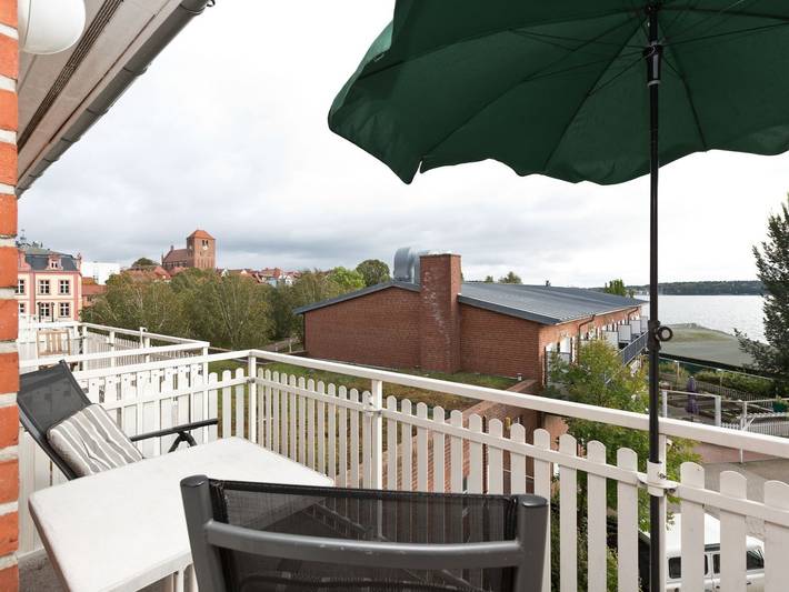 Ferienwohnung für 2 Personen, mit Balkon und Seeblick, mit Haustier in Waren (Müritz)