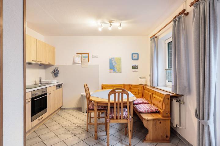 Ganze Wohnung, Ferienwohnung 'Fereinhof Paulsen - Lachmöwe' mit Privatterrasse, Gemeinschaftsgarten und Wlan in Tammensiel, Pellworm