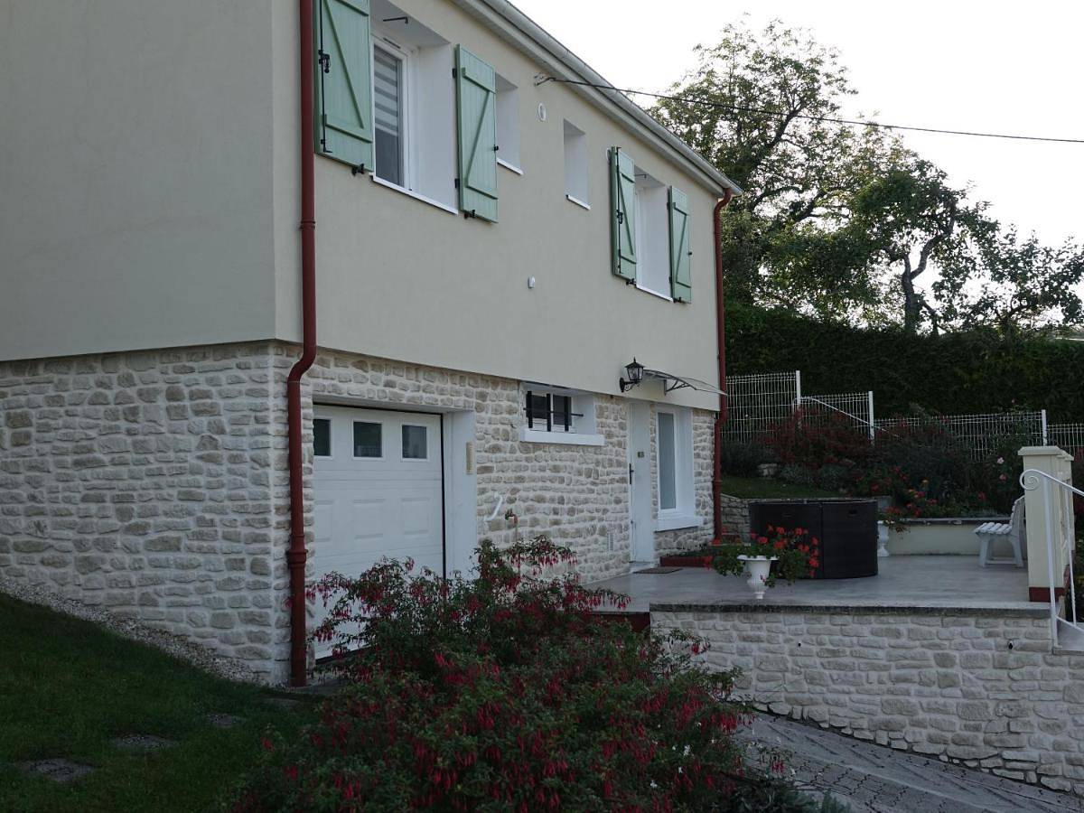 Three-Bedroom House in Bar-sur-Aube, Aube
