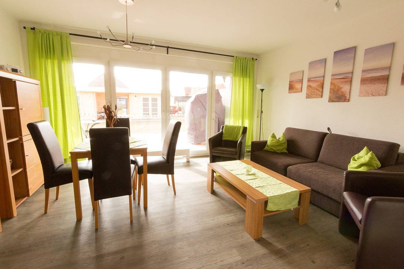 Ganze Wohnung, Dat Ferienhus Norddeich: Moderne Eg-Wohnung mit Terrasse und Gemeinschaftsgarten in Norddeich, Norden und Umgebung