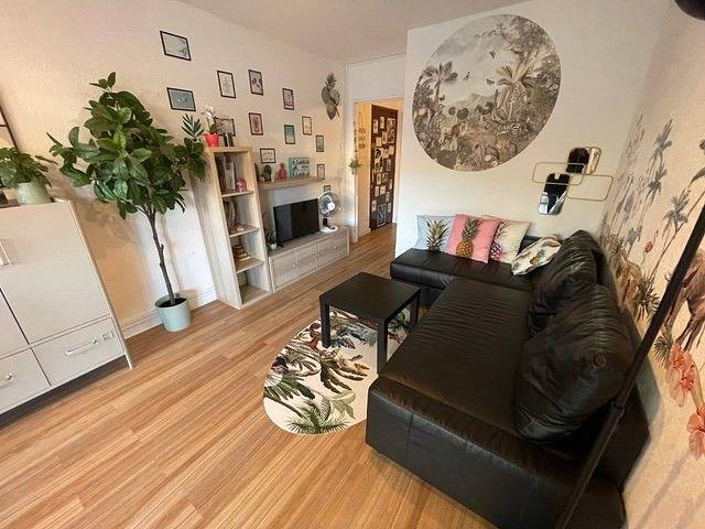 Entire holiday apartment, Beach nearby, wooded garden, all on foot. in Saint-Mandrier-sur-Mer, Toulon region