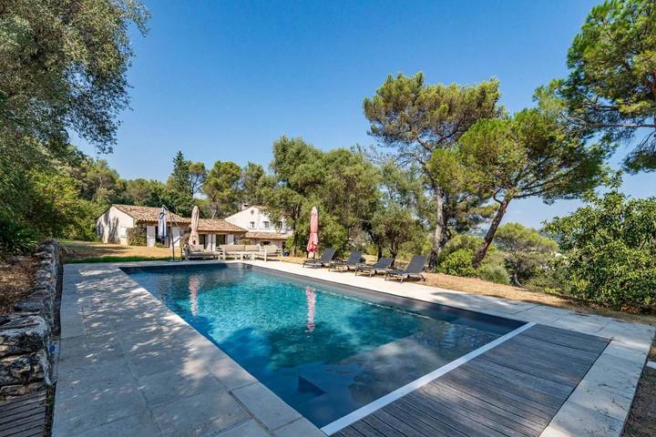 Chalet para 15 personas, con jardín además de piscina y vistas - 1