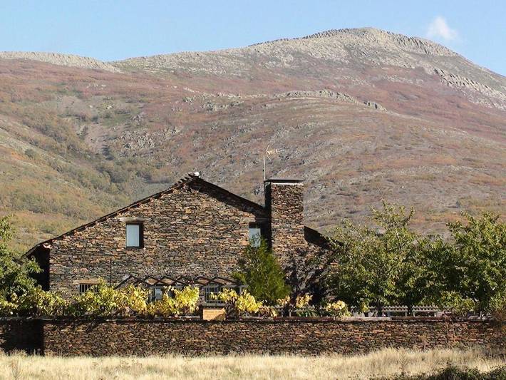 Casa rural para 16 personas, con Balcón y Terraza además de Jardín y Piscina en Provincia de Guadalajara