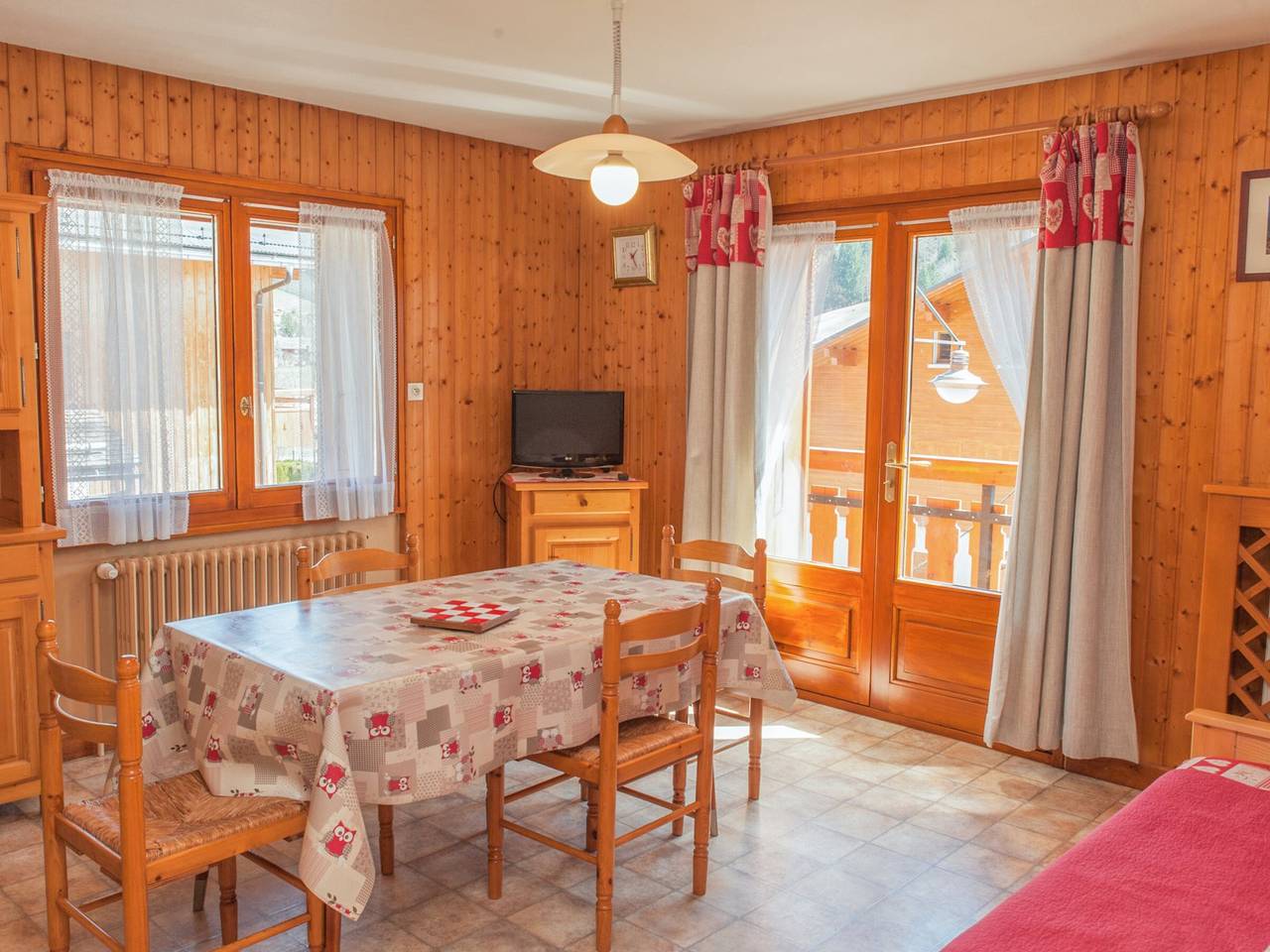 Entire apartment, Cozy 6-person apartment with parking in the heart of Grand-Bornand in Le Grand-Bornand, Annecy region