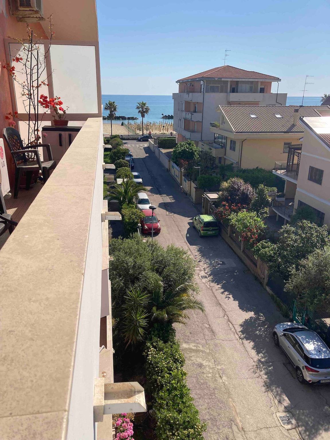Entire apartment, Apartment 'Teresa Al Mare' with Balcony, Wi-Fi and Air Conditioning in Montesilvano Marina, Montesilvano
