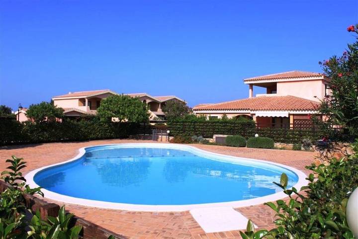Gîte pour 4 personnes, avec balcon et bassin pour enfant à Murta Maria