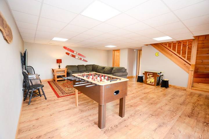 Log cabin for 14 people, with yard in Norris Lake