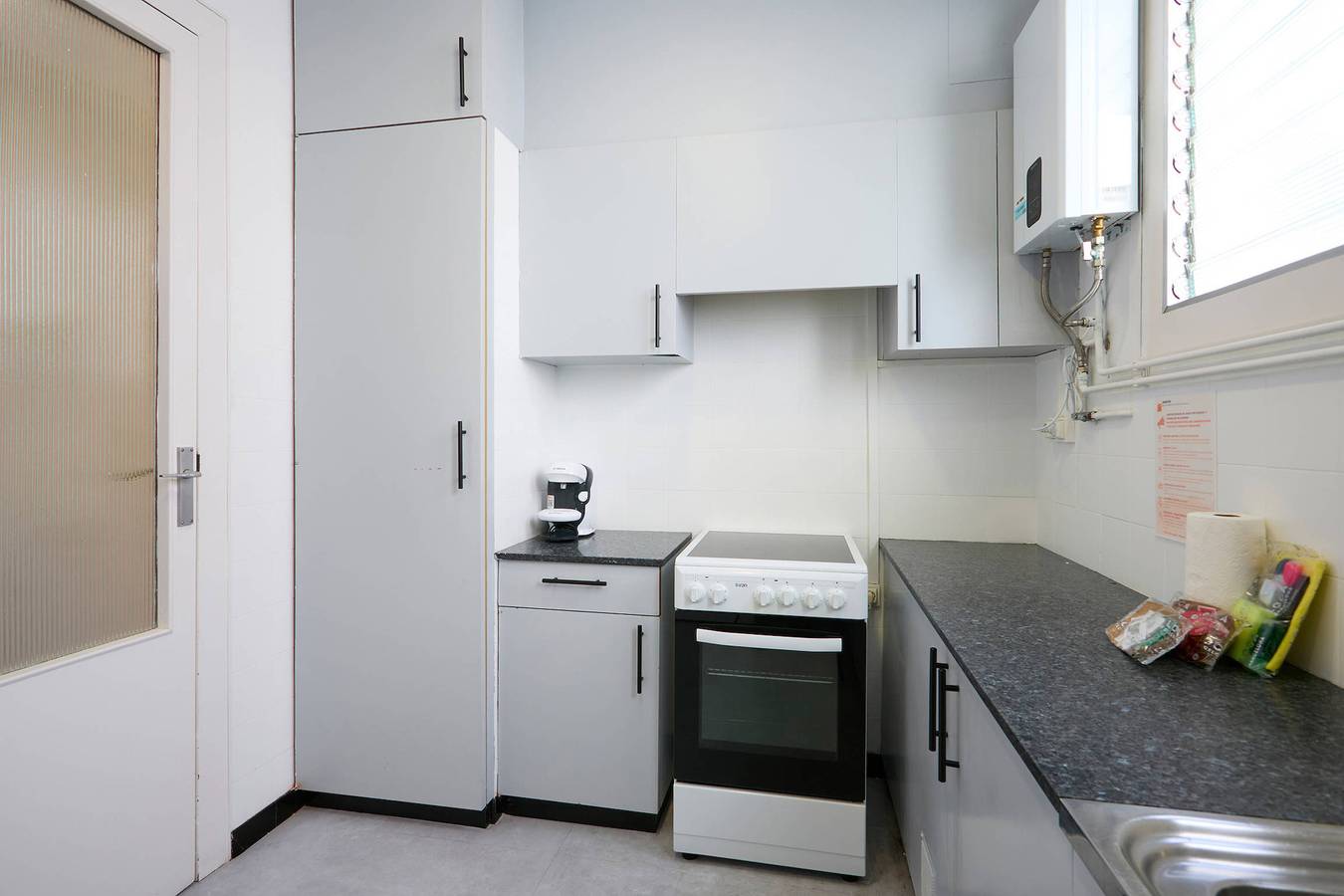 Appartement entier, 63par1016 Large and bright apartment in Paralel in Barcelona Centre, Barcelone