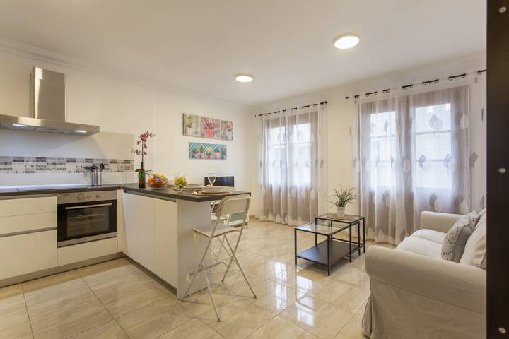 Entire apartment, Holiday Apartment 'Rolycar 203' with Wi-Fi in Icod de los Vinos, North Tenerife