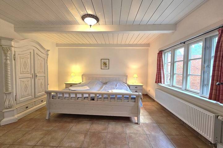 Freistehendes Reetdachhaus mit Garten, Terrasse & E-Ladestation in Nordfriesische Inseln (Schleswig-Holstein) (Schleswig-Holstein), Oevenum
