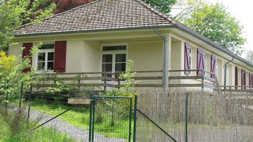 Location de vacances pour 7 personnes, avec piscine et jardin dans Cuzy