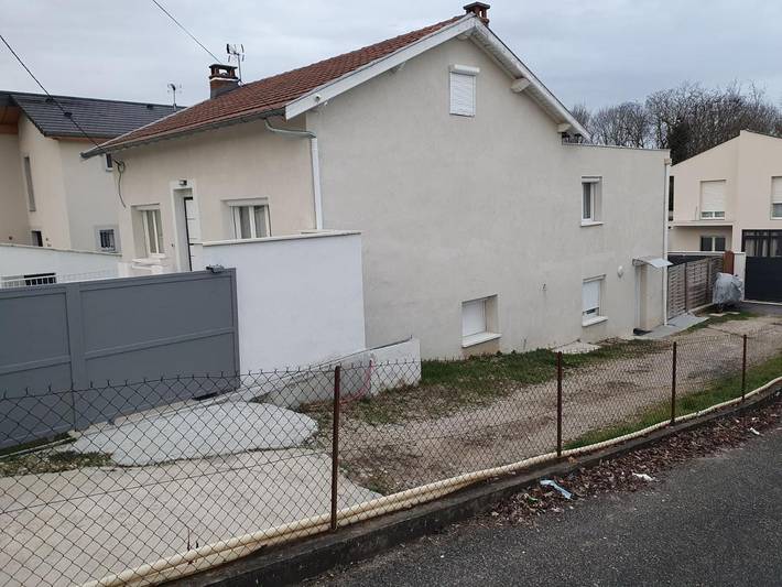 Gîte pour 4 personnes, avec jardin et terrasse à Décines-Charpieu