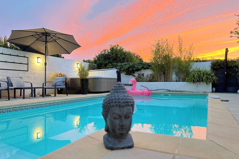 Casa con piscina privada y jacuzzi cerca de Nimes Arles Camargue y mar! in Garons, Region de Nimes