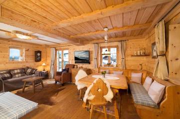 Chalet für 8 Personen, mit Garten und Ausblick sowie Sauna und Pool in Reit im Winkl