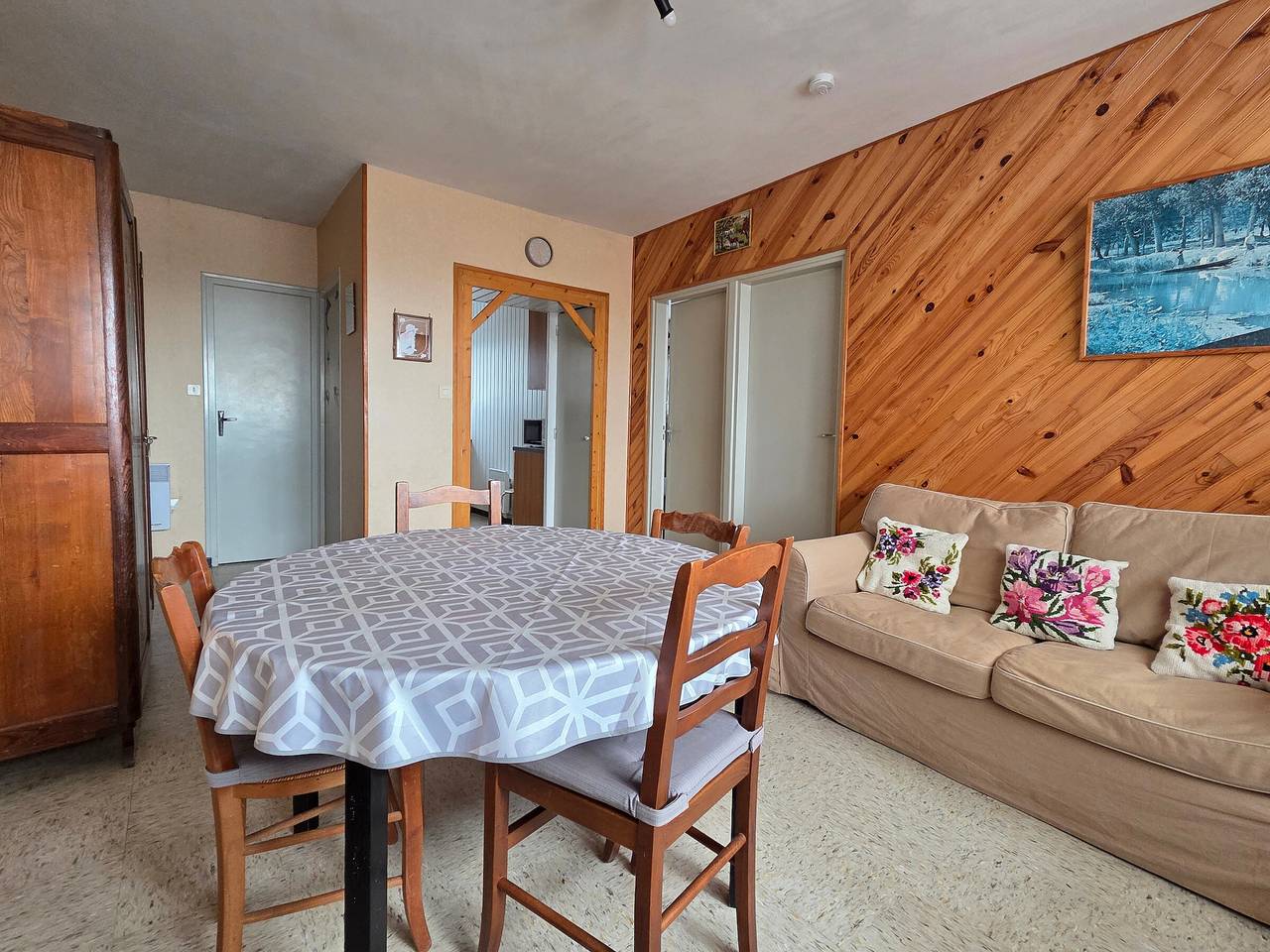 Entire apartment, Bright apartment beach access, max 5 guests, tennis, parking in L'Aiguillon-la-Presqu'île, Vendée