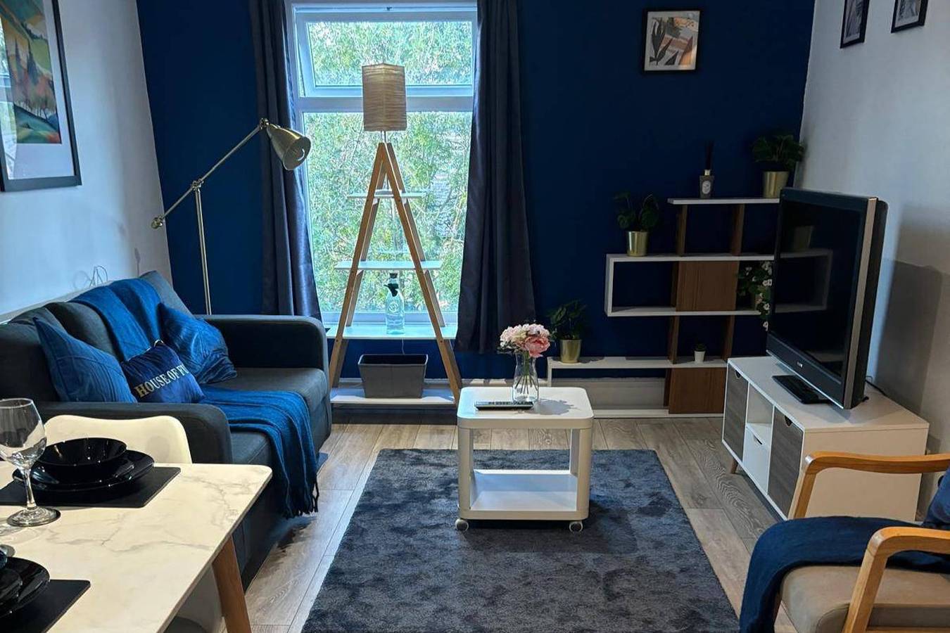 Entire holiday apartment, South Manchester 2-Bed Apt with Ensuite, Sleeps 4 in Manchester, Greater Manchester
