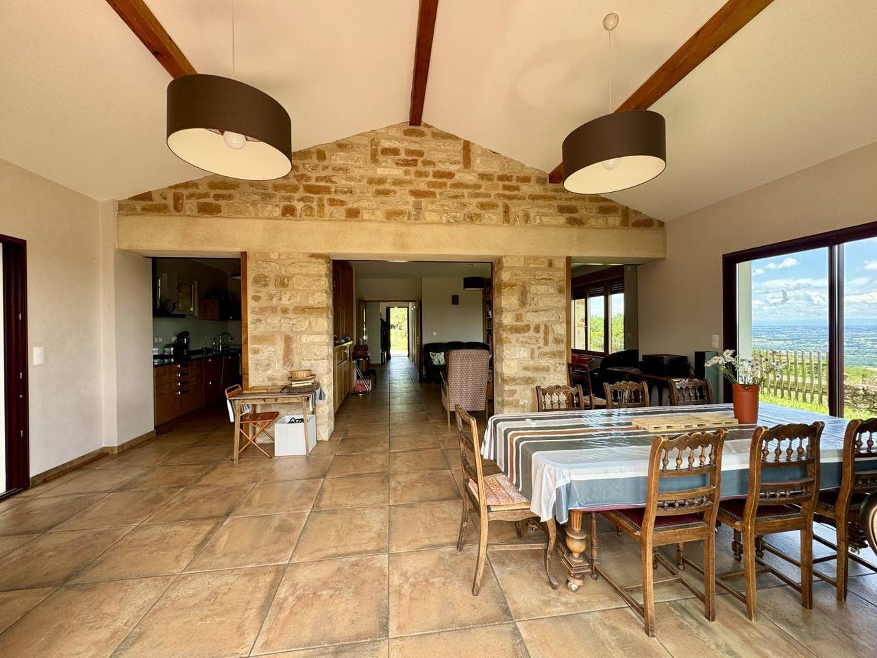 Superbe maison, idéale pour les groupes in Charnay, Beaujolais