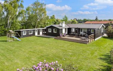 Ferienhaus für 12 Personen, mit Terrasse und Whirlpool sowie Sauna und Pool in Lolland-Falster