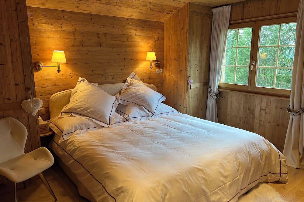 Generous deluxe chalet walking distance to shops, restaurants & Cry D'Er lift. in Crans-Montana, Región de Sion - Sierre