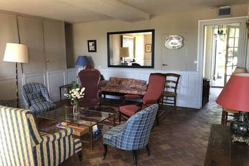 Gîte pour 12 personnes, avec terrasse et jardin à Châteauneuf-sur-Loire