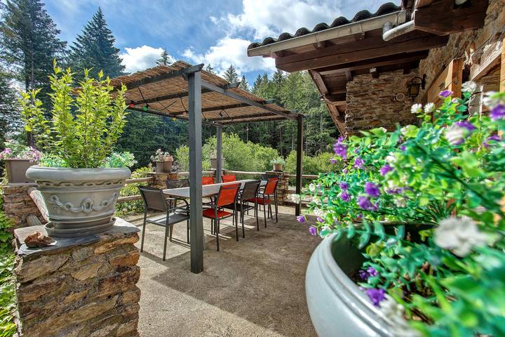 1st Floor: "Le Rocher de l'Aigle" Room 15 m² in Saumane, Cévennes