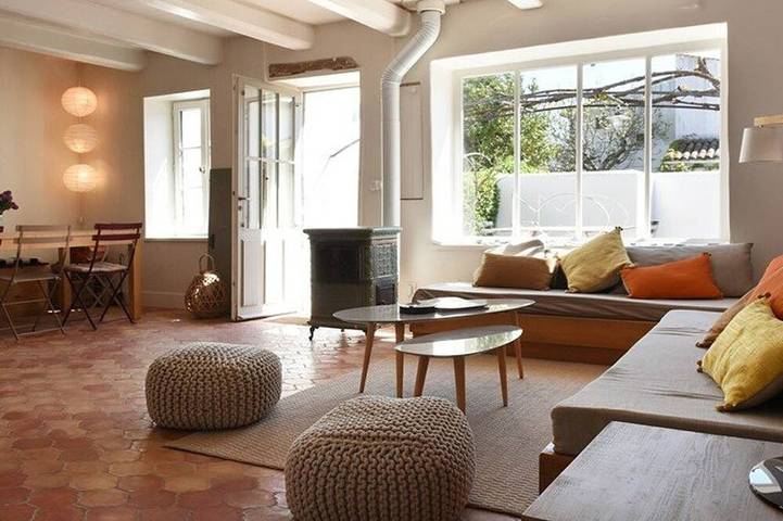 Charming House with Sunny Courtyard, 3 Bedrooms, Close to Beach, Ideal for Family Getaways in Les Portes-en-Ré, Ile de Re