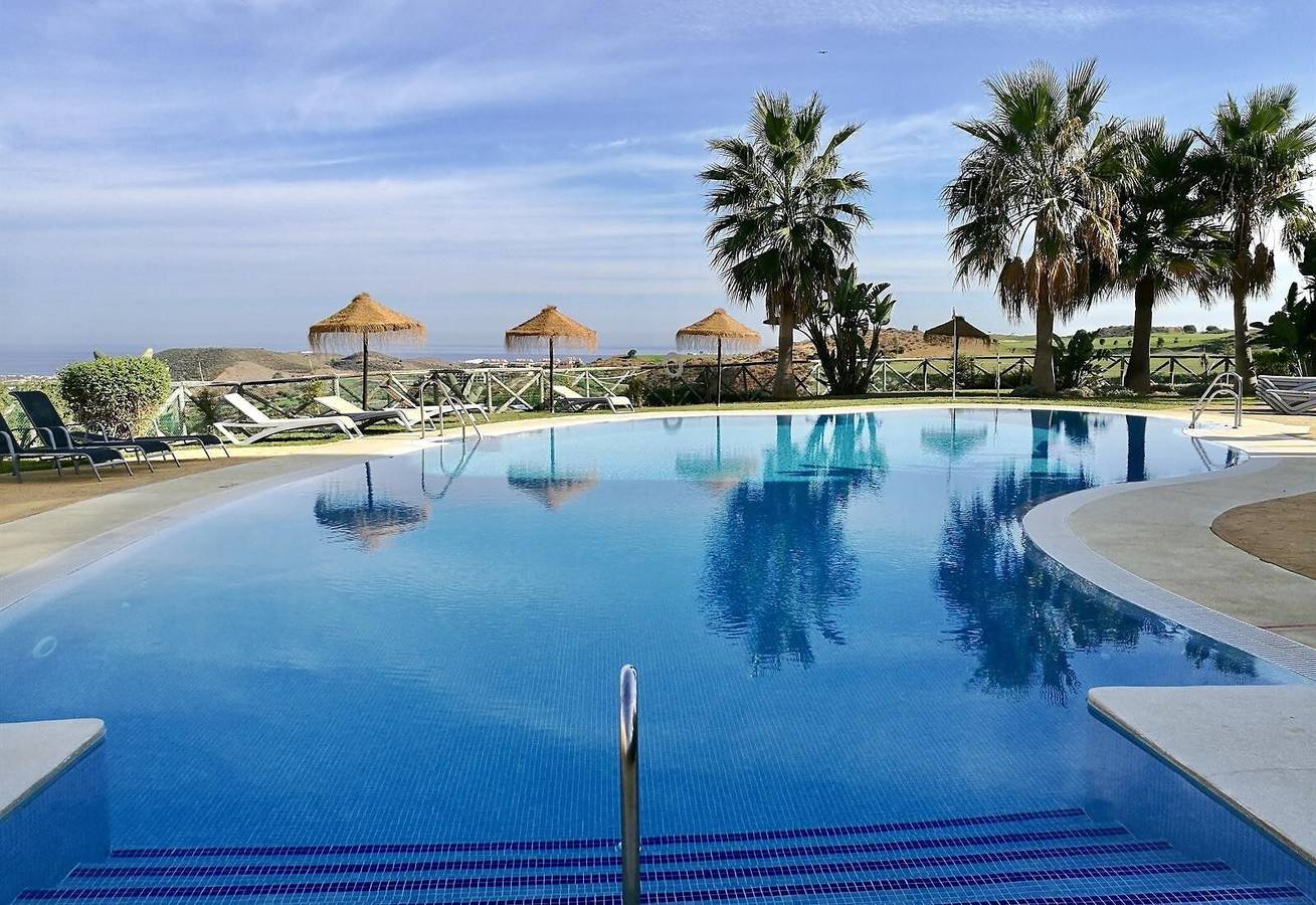 Geheel appartement, Appartement 'Luxueus Penthouse met 150m2 Terras', Zwembad, Wi-Fi & A/C in La Cala de Mijas, Mijas