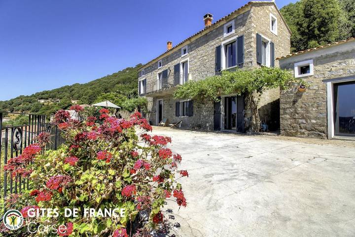 Gîte pour 6 personnes, avec Terrasse ainsi que Jardin et Piscine à Sollacaro